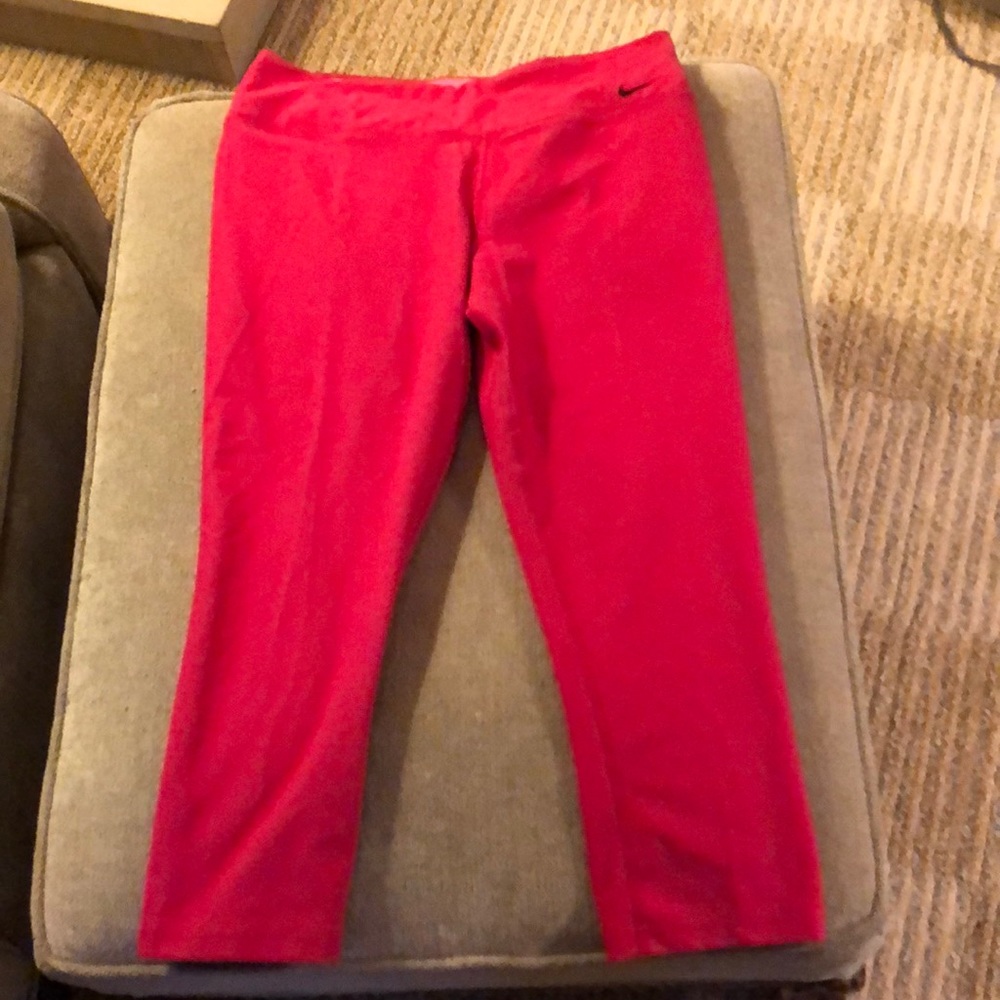NWT Nike DRI-FIT women’s exercise leggings size M